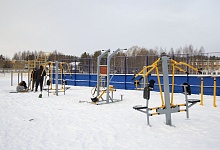 На физкультурно-оздоровительном комплексе в посёлке Дальний установили оставшиеся три тренажёра