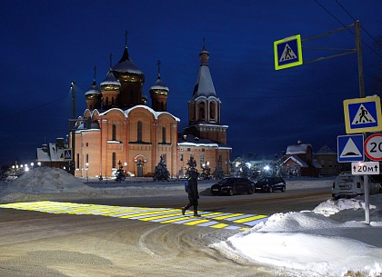 АО «Транснефть – Север» помогло оснастить пешеходные переходы в Ухте проекторами для повышения безопасности